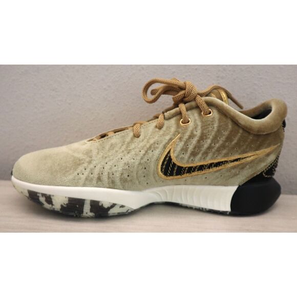 Nike FZ7883-700 Mens Sz 9.5 Metallic Gold LeBron XXI 21 QS Basketball Shoes - Picture 12 of 16